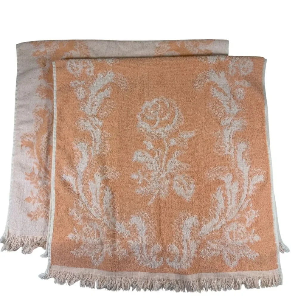 Vintage Lady Pepperell Peach and White Full Legnth Towel Set of 2